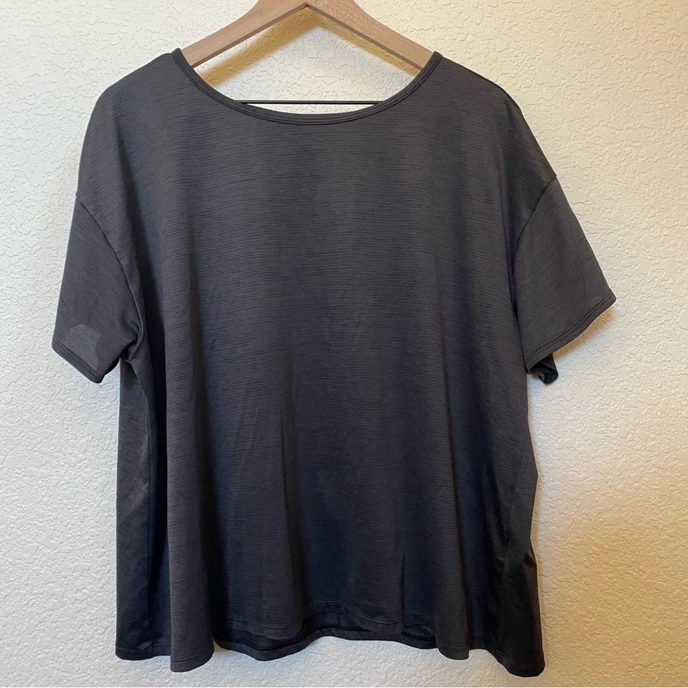 Under Armour athletic shirt with open back 1X